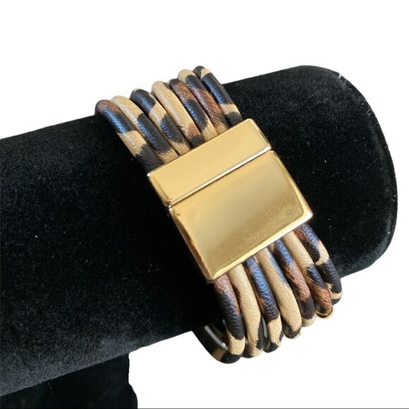 Leopard Print Faux Leather Multi Row Magnetic Cuff Bracelet - Picture 6 of 8